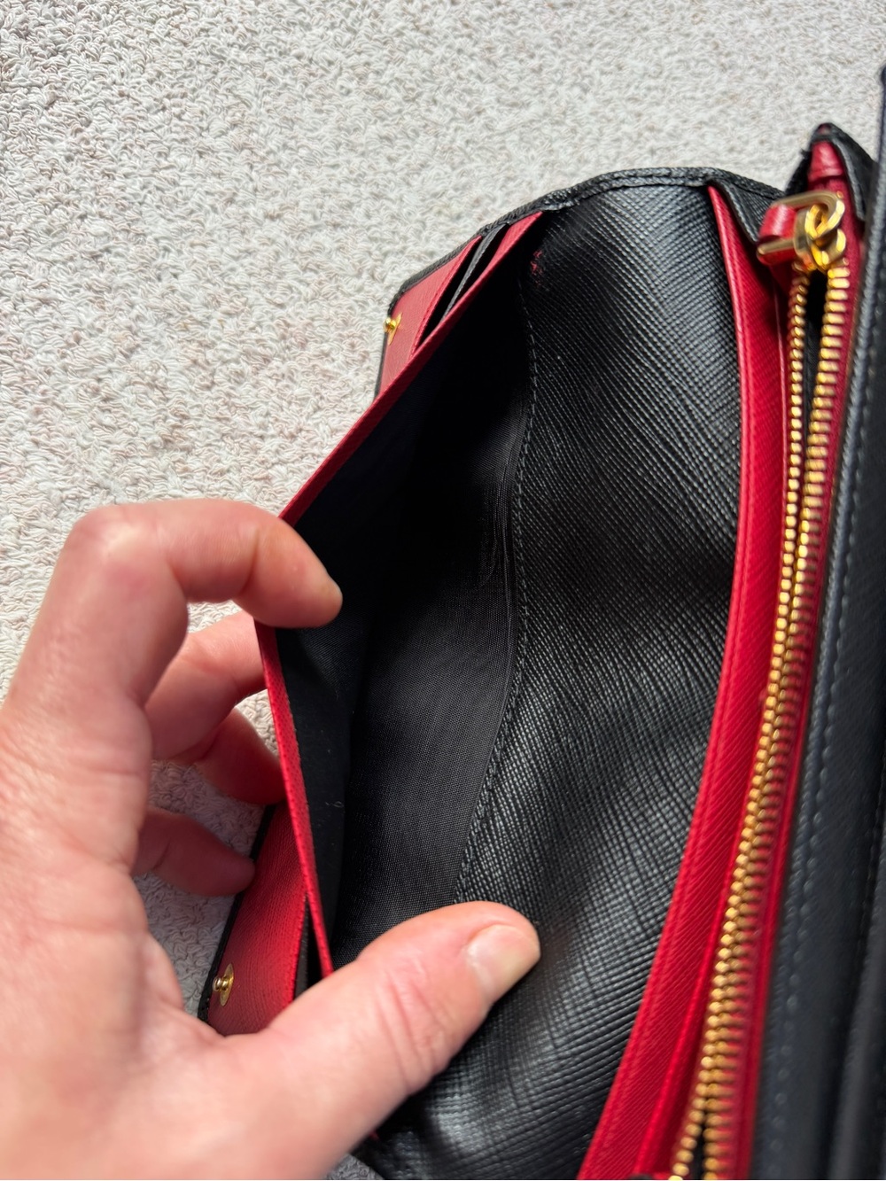 Prada Black and Red Saffiano Leather Wallet NWOT - Picture 4 of 16